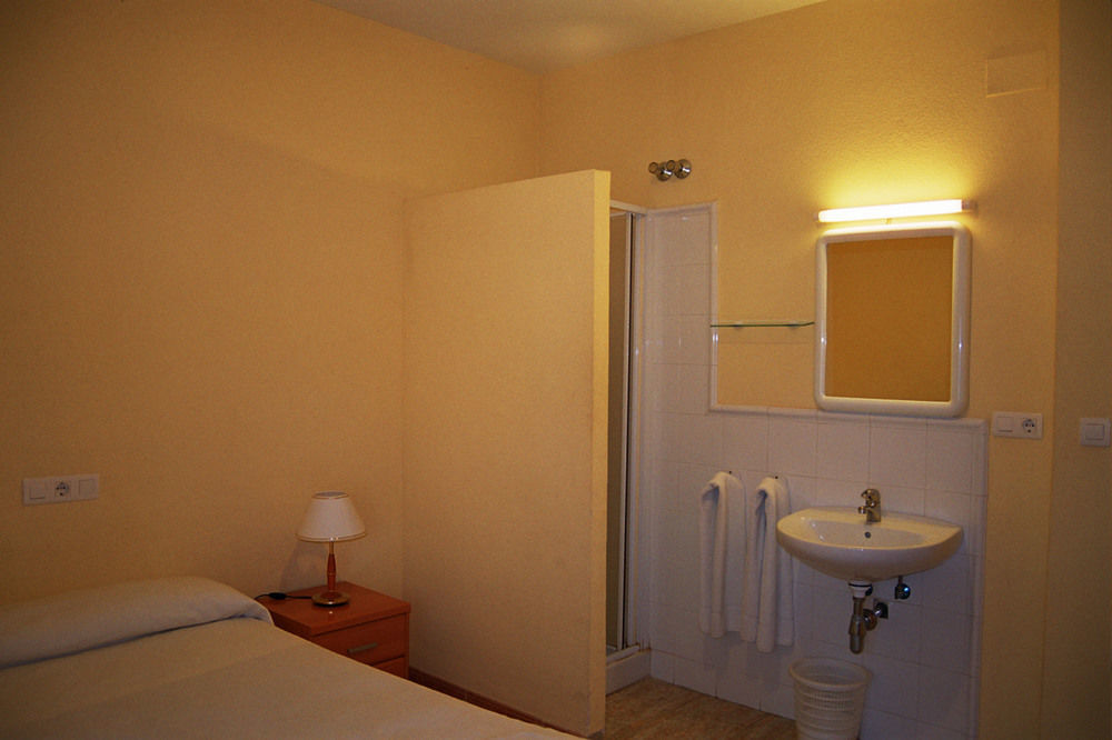 Pension Moratin Valence Extérieur photo