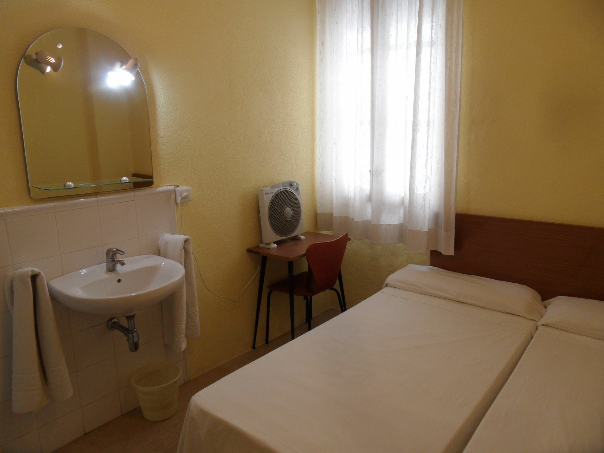 Pension Moratin Valence Extérieur photo